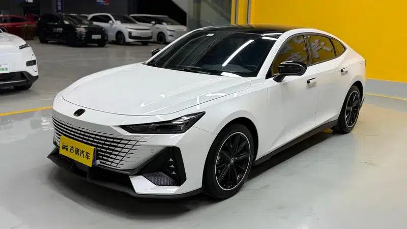 Changan UNI-V 2023 1.5T Premium Edition — миниатюра 1
