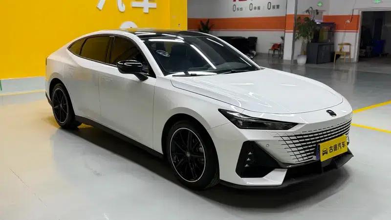 Changan UNI-V 2023 1.5T Premium Edition — миниатюра 3