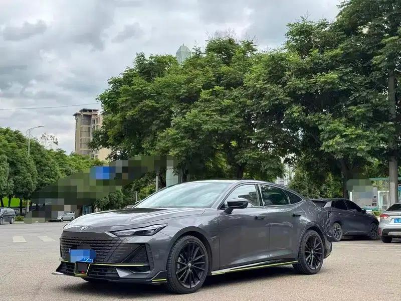 Changan UNI-V 2023 1.5T Premium Edition — миниатюра 1