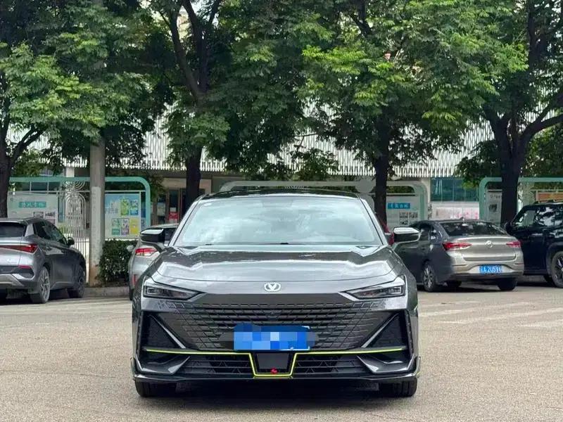 Changan UNI-V 2023 1.5T Premium Edition — миниатюра 2