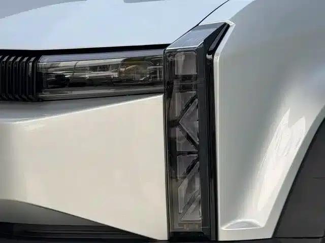 iCAR 03 2024 Model 472km Four-Wheel Drive Long Range Version — миниатюра 17