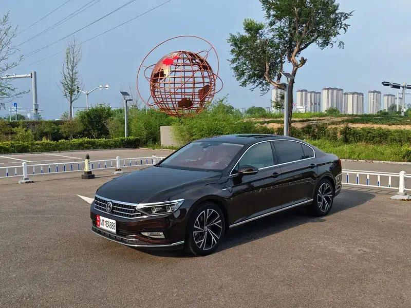 2020 Volkswagen Passat 380TSI DSG Flagship — миниатюра 1