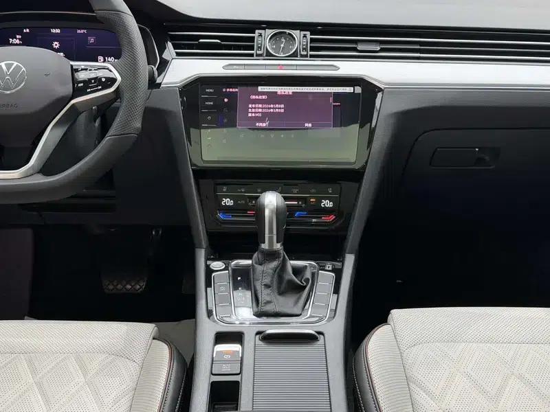 2025 Volkswagen Magotan Facelift II - Popular Edition 330TSI DSG Luxury — миниатюра 15