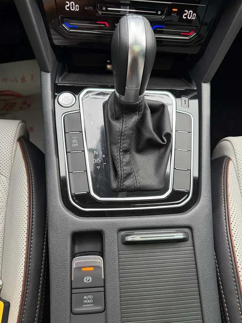 2025 Volkswagen Magotan Facelift II - Popular Edition 330TSI DSG Luxury — миниатюра 20