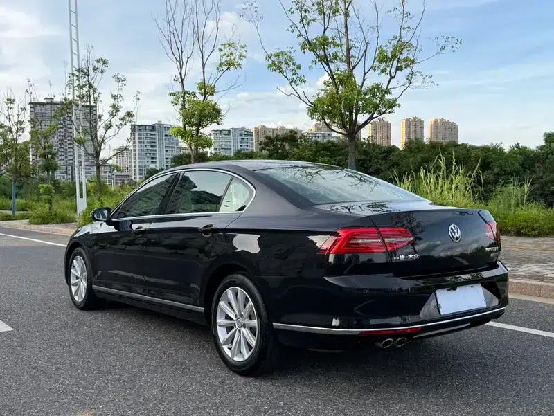 2018 Volkswagen Passat 280TSI DSG Leading Edition — миниатюра 5