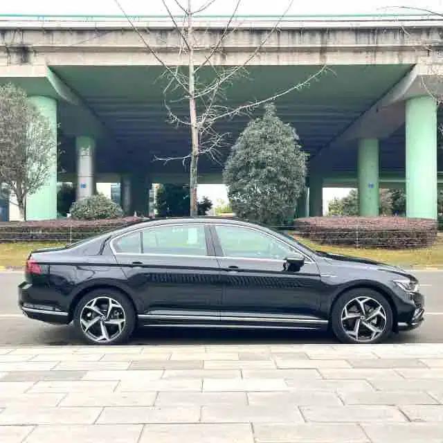 Volkswagen Magotan 2023 2 Millionth Unit Commemorative Edition 330TSI DSG Luxury — миниатюра 6
