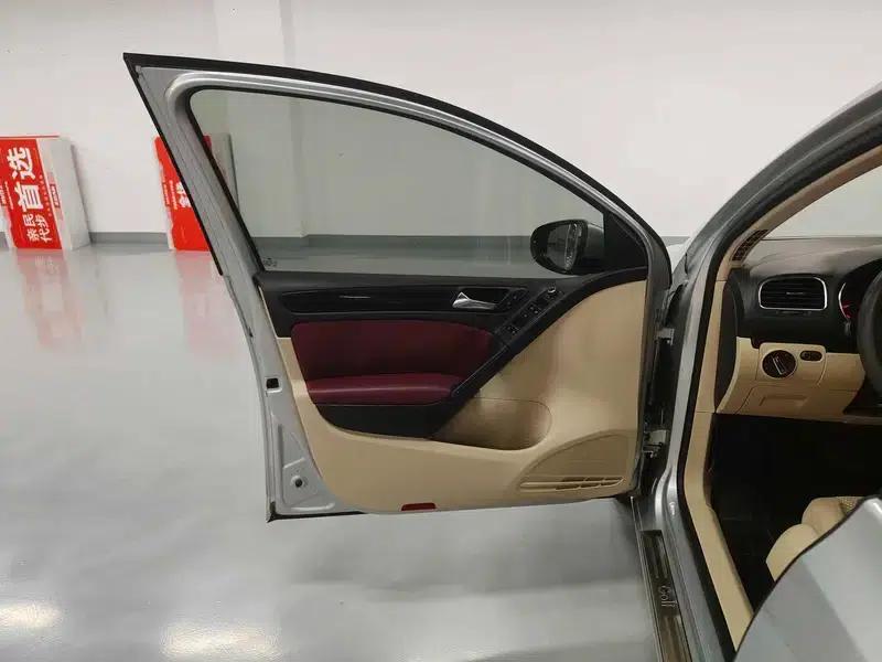 2011 Golf 1.6 Automatic Comfort — миниатюра 34