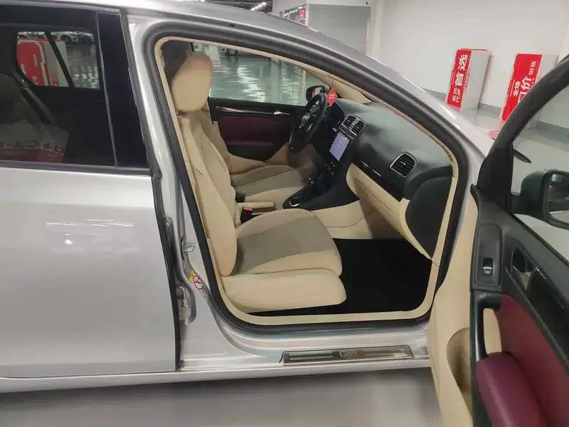 2011 Golf 1.6 Automatic Comfort — миниатюра 38