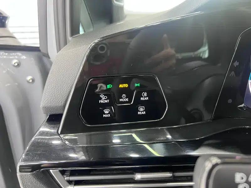 2023 Golf 280TSI DSG R-Line Lite — миниатюра 11