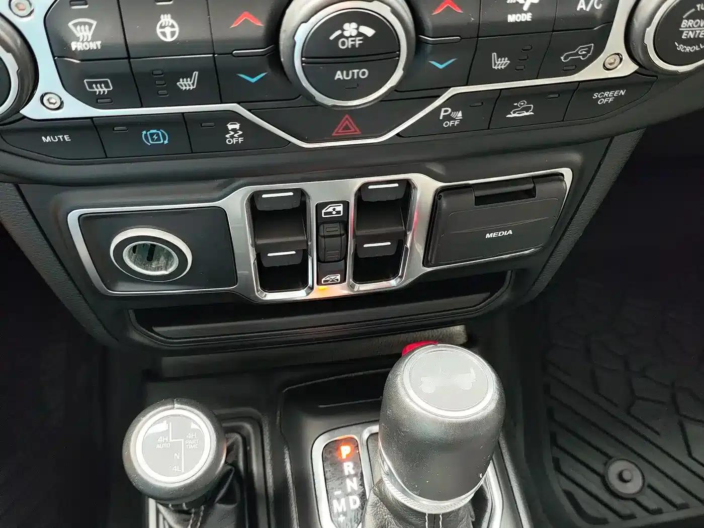 Jeep Wrangler New Energy 2021 Model 4-Door 2.0T 4xe Sahara — миниатюра 12