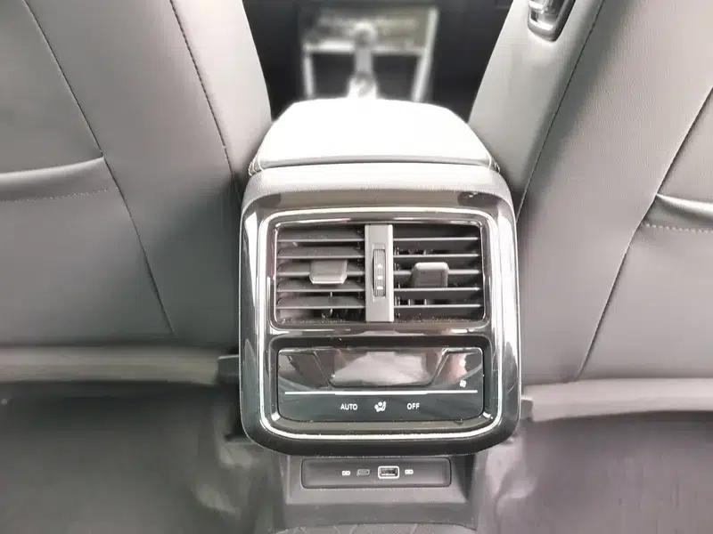2022 Volkswagen Passat 330TSI Starry Sky Elite Edition — миниатюра 7