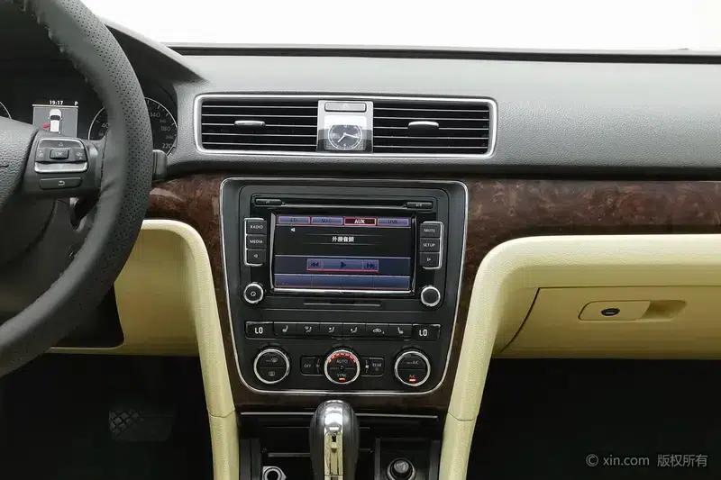 2013 Passat 1.8TSI DSG Royal Edition — миниатюра 11