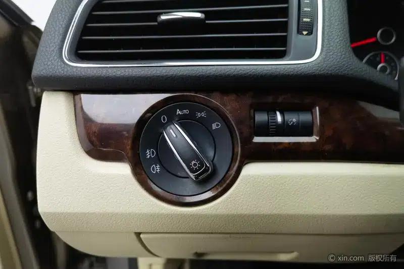 2013 Passat 1.8TSI DSG Royal Edition — миниатюра 16