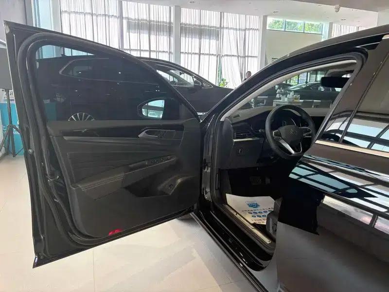 2025 Volkswagen Passat Outstanding Edition 380TSI Dragon Edition — миниатюра 15