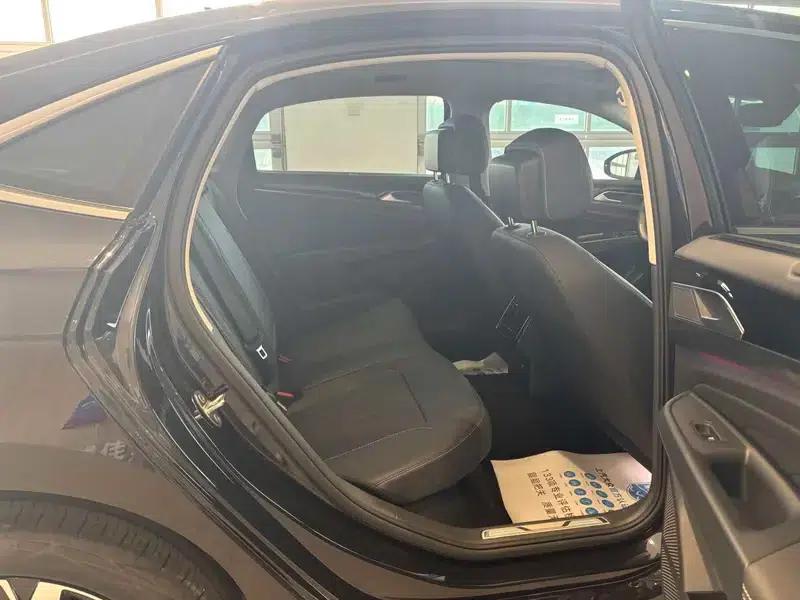 2025 Volkswagen Passat Outstanding Edition 380TSI Dragon Edition — миниатюра 18