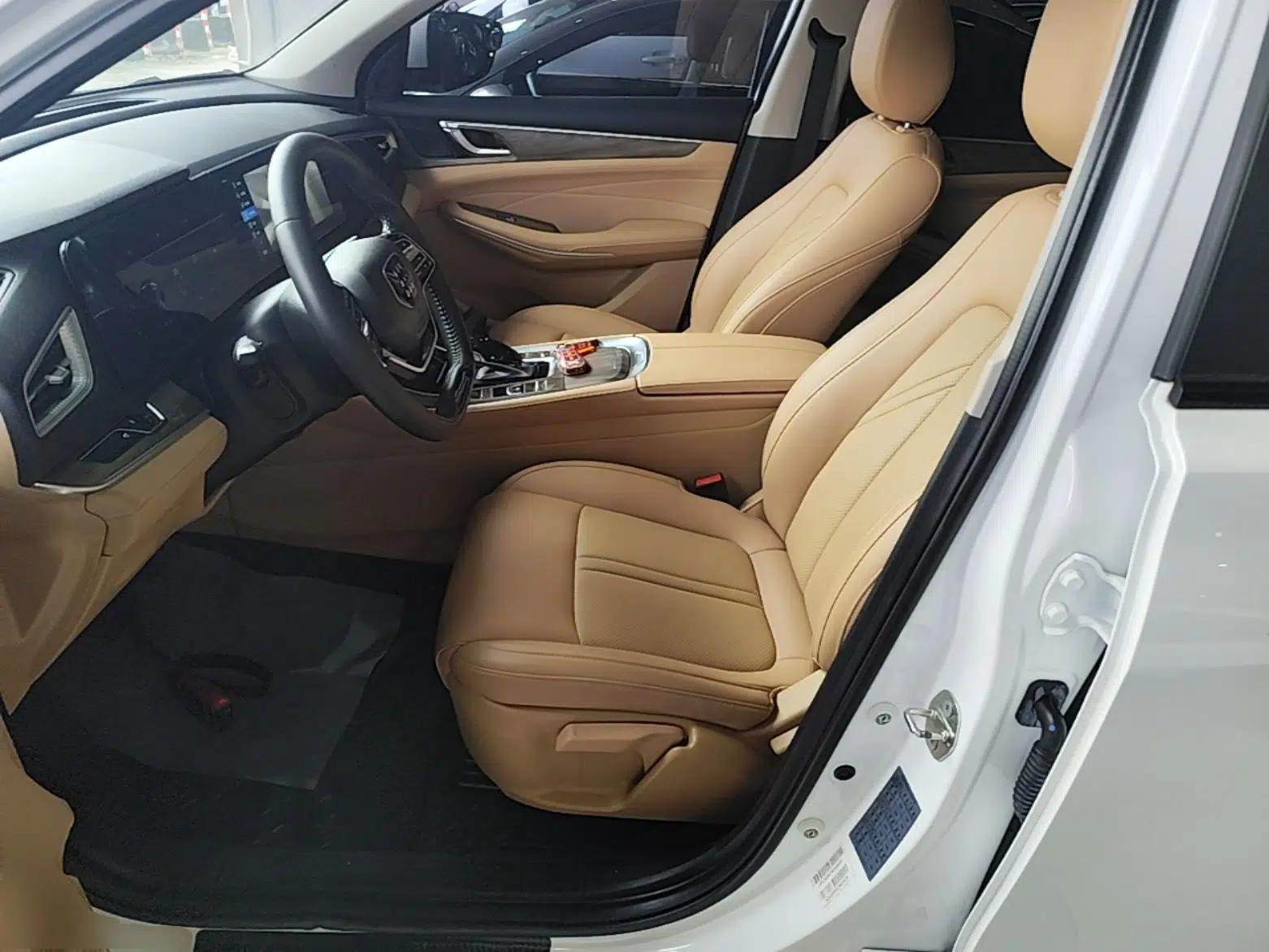 Landian E5 2023 1.5L DE-i 100KM Comfort Edition 7-Seater — миниатюра 17