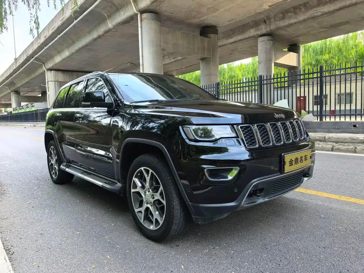2020 Jeep Grand Cherokee 3.0L Elite Navigation Edition (Imported) — миниатюра 3