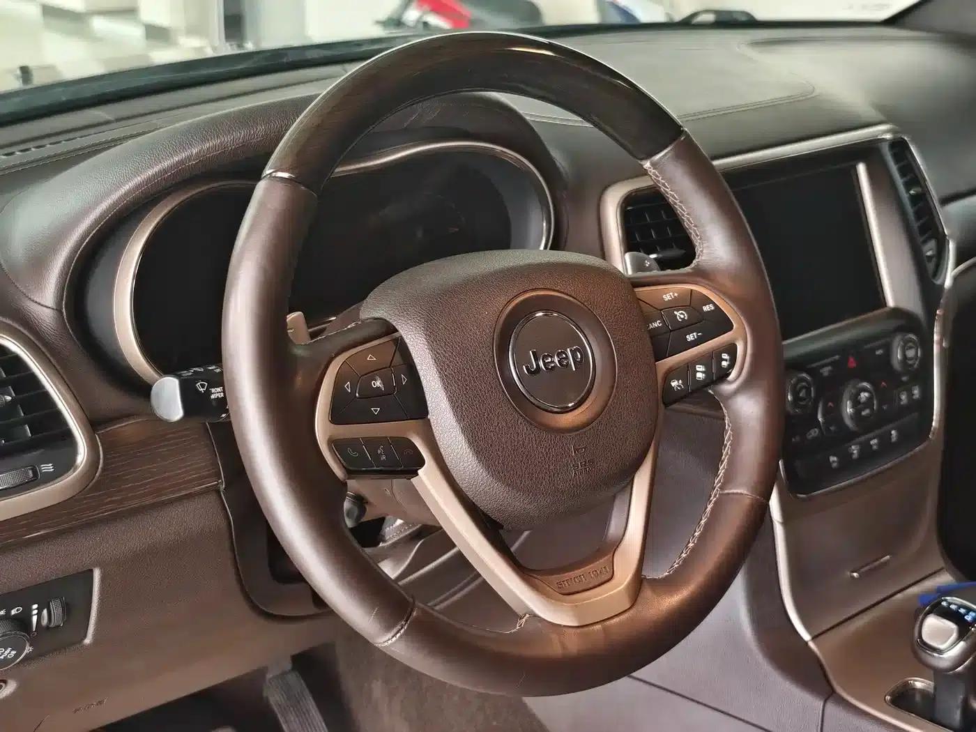 2014 Jeep Grand Cherokee 3.0L Flagship Premium Edition (Imported) — миниатюра 5