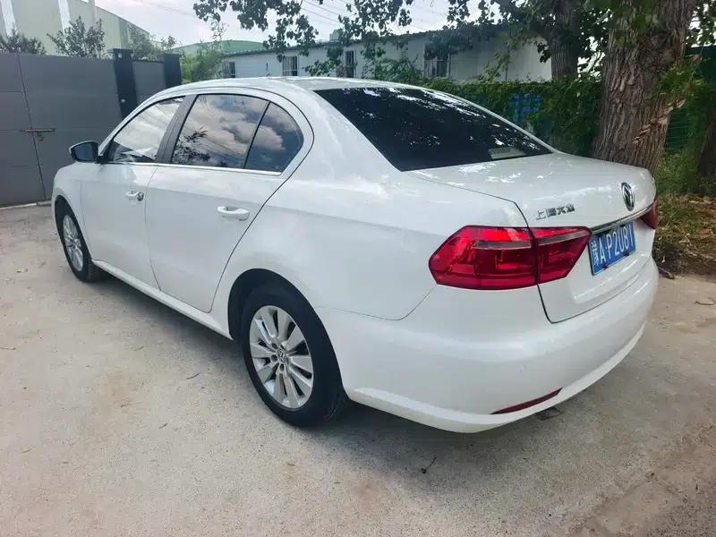 2013 Volkswagen Lavida 1.6L Manual Comfort Edition — миниатюра 4