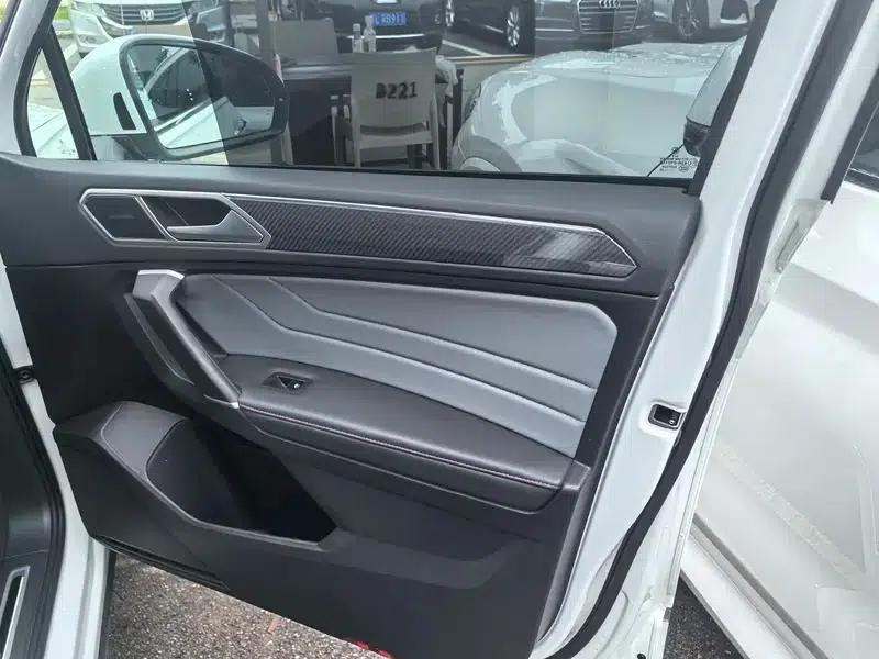 Tiguan L 2023 Facelift 380TSI AWD R-Line Flagship Edition 7-Seater — миниатюра 14