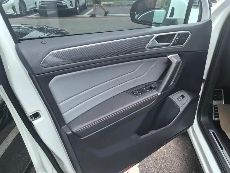 Tiguan L 2023 Facelift 380TSI AWD R-Line Flagship Edition 7-Seater — миниатюра 6