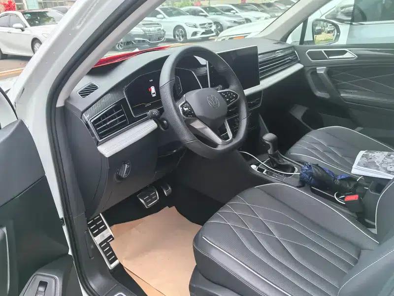 Tiguan L 2023 330TSI 2WD R-Line Premium Edition — миниатюра 11