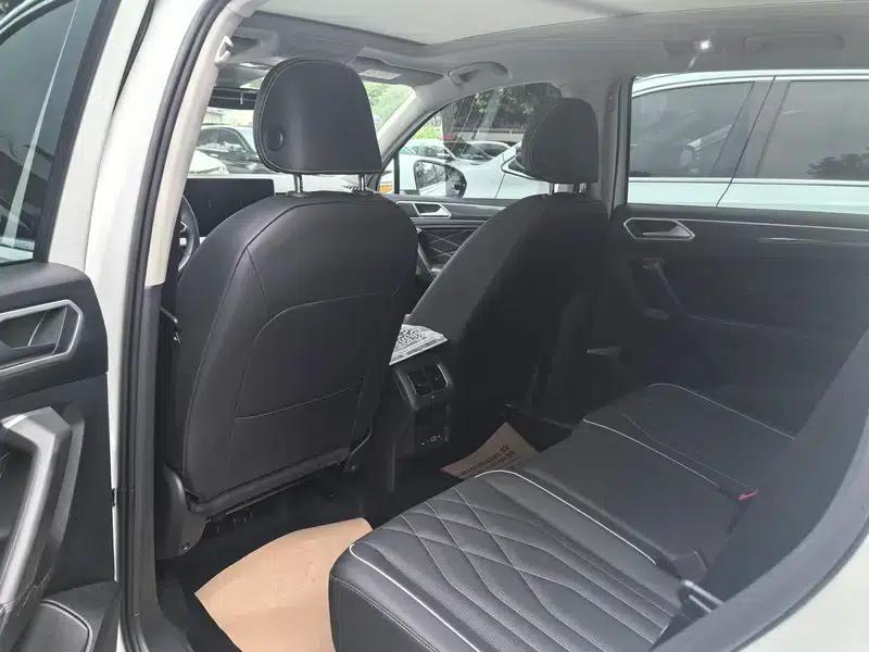 Tiguan L 2023 330TSI 2WD R-Line Premium Edition — миниатюра 12