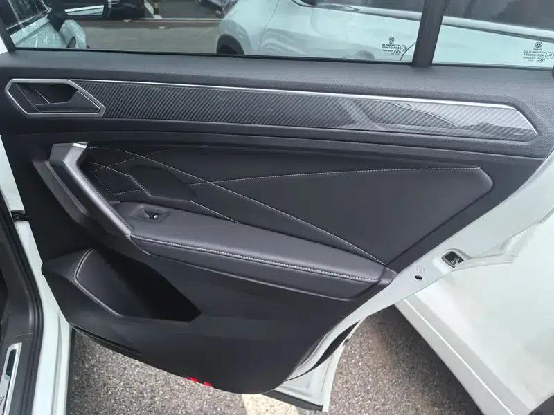Tiguan L 2023 330TSI 2WD R-Line Premium Edition — миниатюра 7