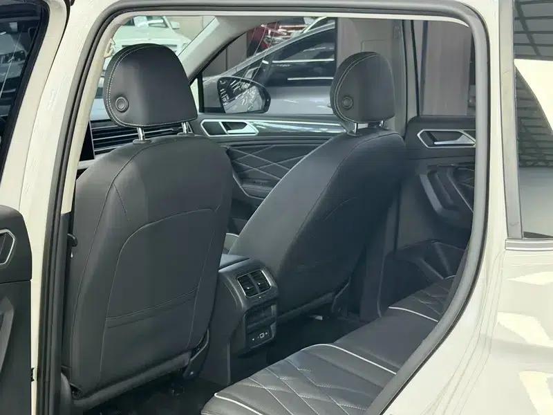 Tiguan L 2022 330TSI Automatic 2WD R-Line Flagship Edition — миниатюра 9