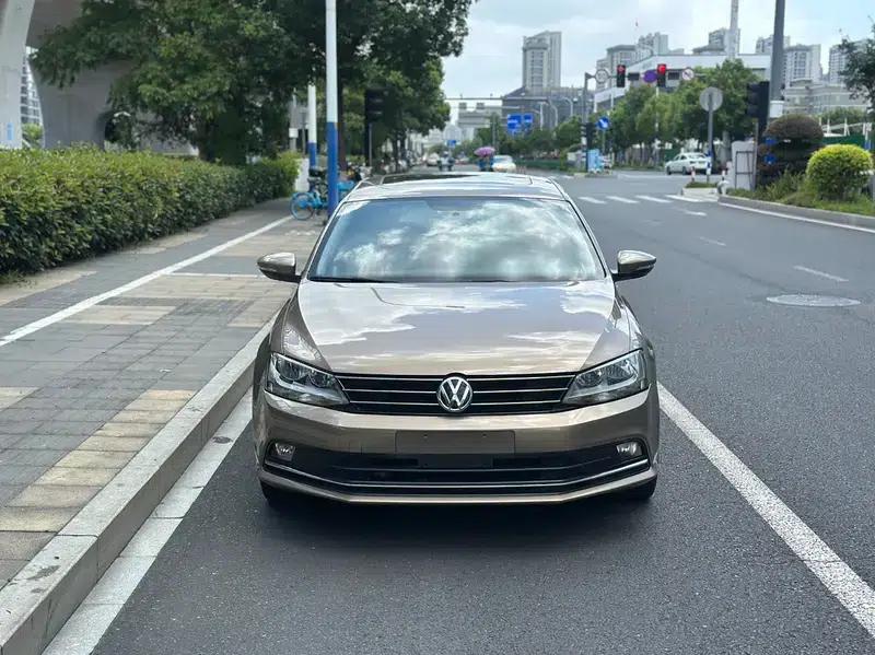 2015 Volkswagen Sagitar 1.6L Automatic Comfort Model — миниатюра 2