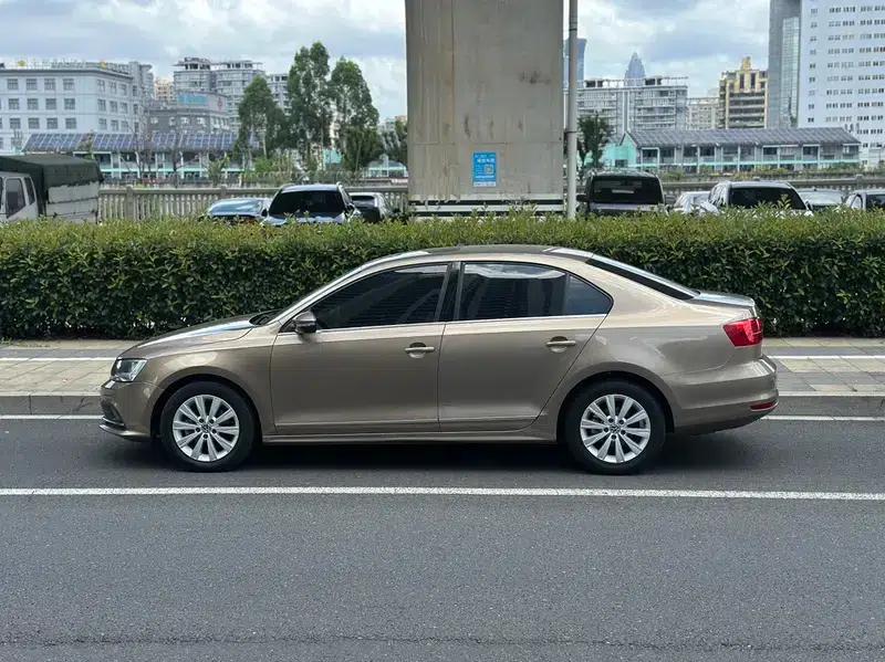 2015 Volkswagen Sagitar 1.6L Automatic Comfort Model — миниатюра 4