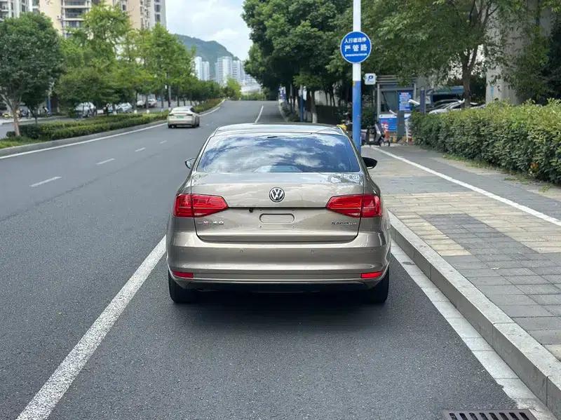 2015 Volkswagen Sagitar 1.6L Automatic Comfort Model — миниатюра 5