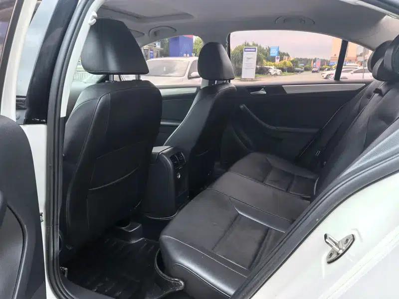 2014 Volkswagen Sagitar Facelift 1.6L Automatic Comfort Model — миниатюра 9