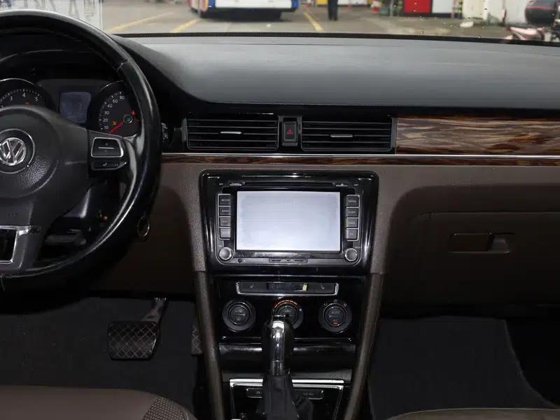 2012 Volkswagen Bora 1.6L Automatic Comfort Model — миниатюра 11