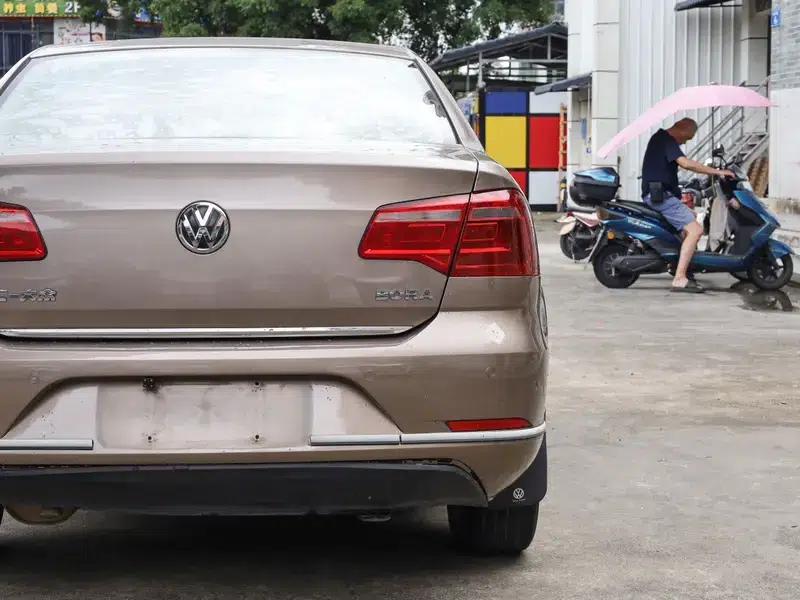 2012 Volkswagen Bora 1.6L Automatic Comfort Model — миниатюра 12