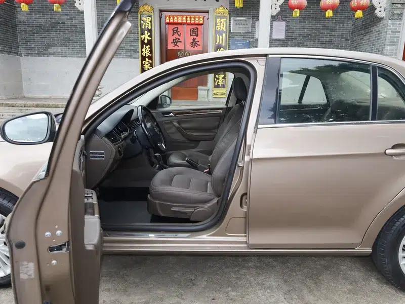 2012 Volkswagen Bora 1.6L Automatic Comfort Model — миниатюра 24