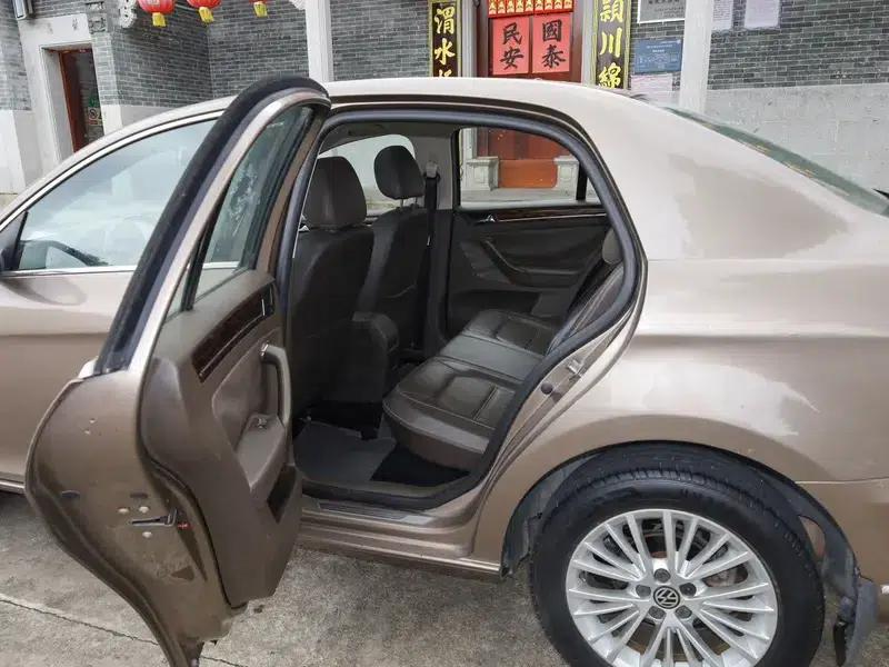 2012 Volkswagen Bora 1.6L Automatic Comfort Model — миниатюра 25