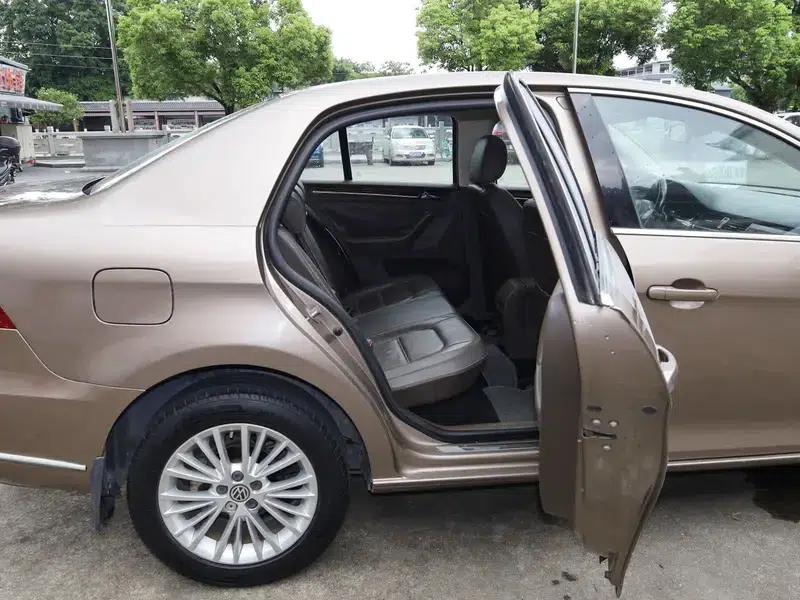 2012 Volkswagen Bora 1.6L Automatic Comfort Model — миниатюра 28