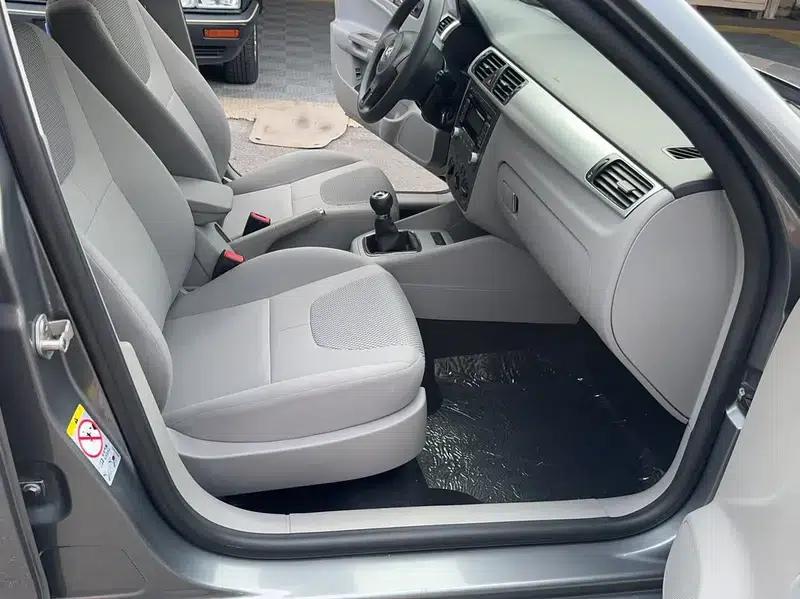2012 Volkswagen Bora 1.6L Manual Fashion Edition — миниатюра 11
