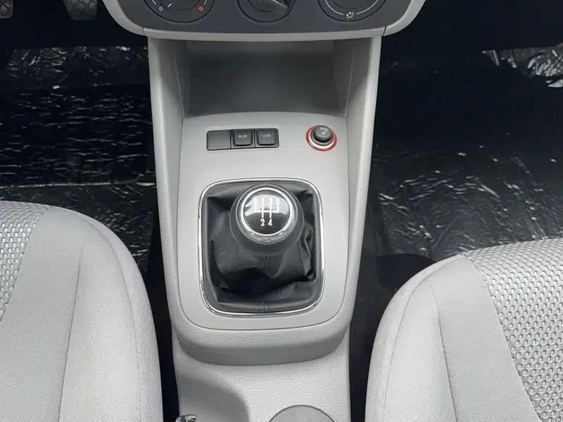 2012 Volkswagen Bora 1.6L Manual Fashion Edition — миниатюра 17
