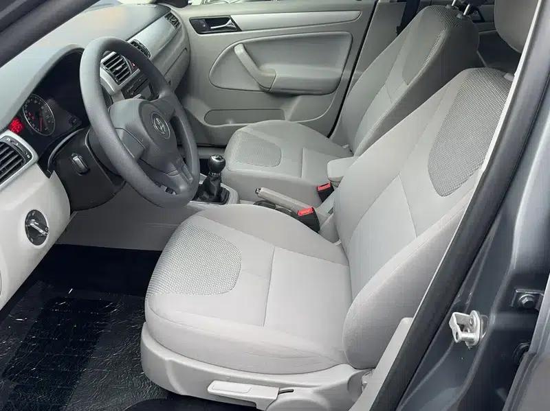 2012 Volkswagen Bora 1.6L Manual Fashion Edition — миниатюра 18