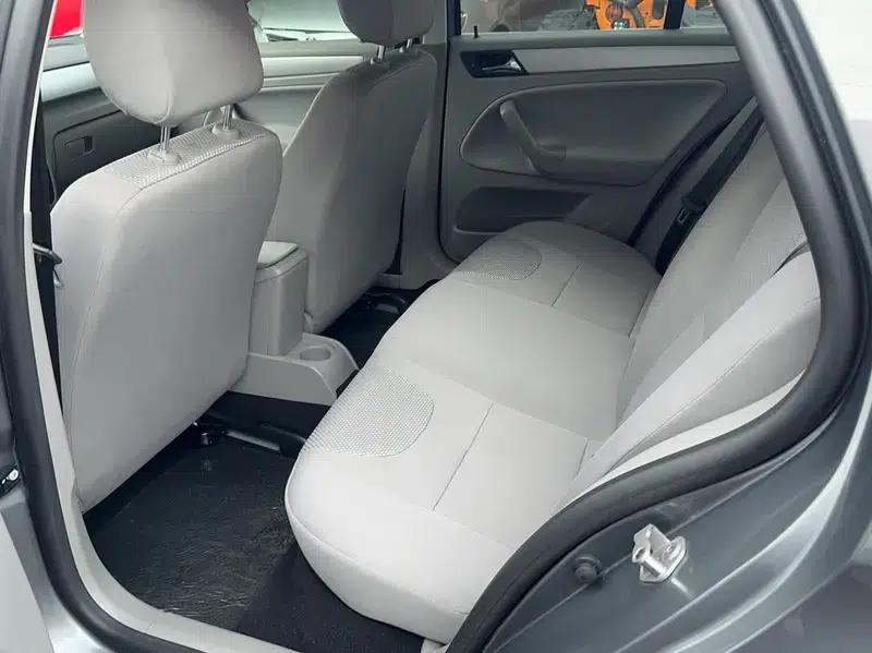 2012 Volkswagen Bora 1.6L Manual Fashion Edition — миниатюра 19
