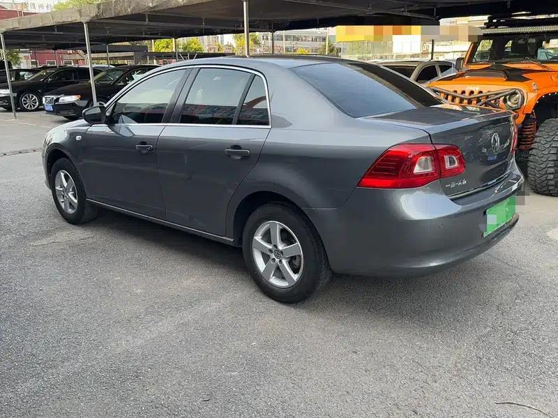 2012 Volkswagen Bora 1.6L Manual Fashion Edition — миниатюра 4