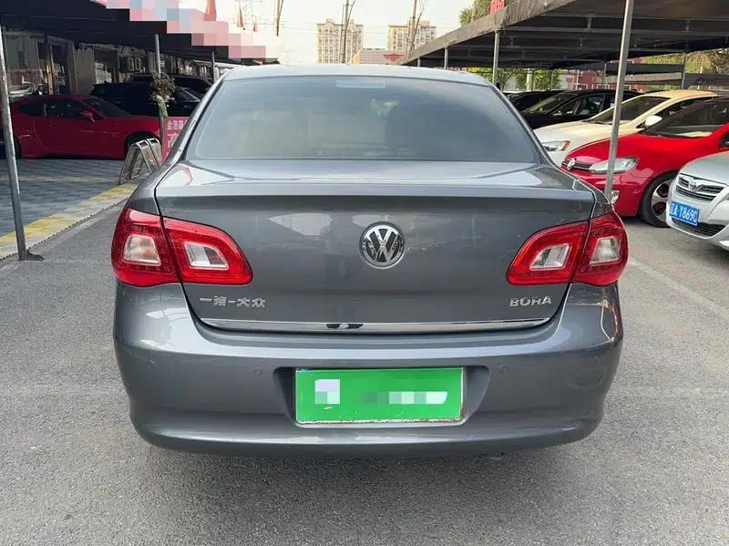 2012 Volkswagen Bora 1.6L Manual Fashion Edition — миниатюра 5
