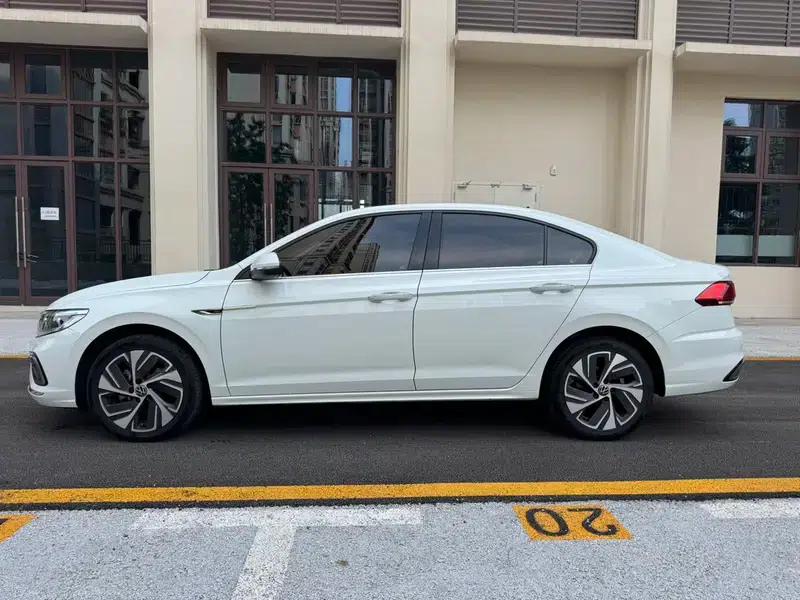 2023 Volkswagen Bora 300TSI DSG Premium Edition — миниатюра 4