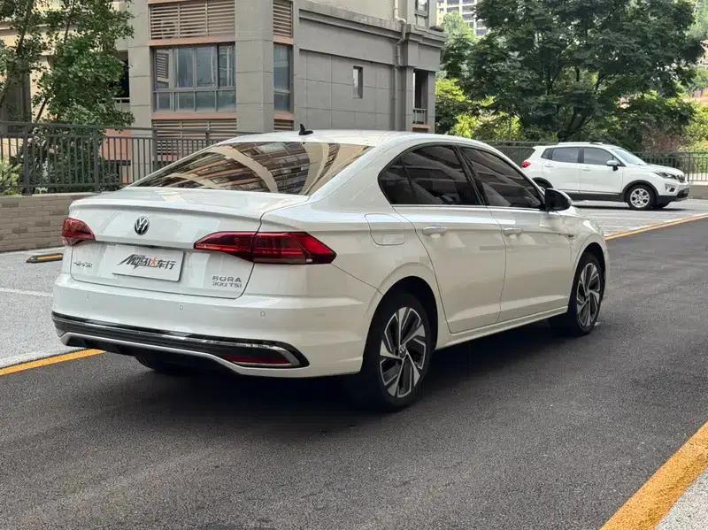 2023 Volkswagen Bora 300TSI DSG Premium Edition — миниатюра 7