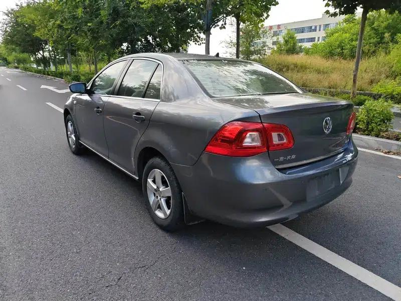 2011 Volkswagen Bora 1.6L Manual Fashion Edition — миниатюра 4