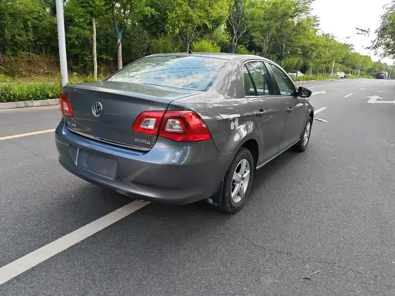 2011 Volkswagen Bora 1.6L Manual Fashion Edition — миниатюра 6