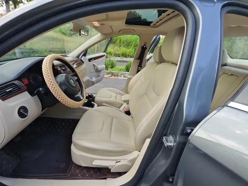2011 Volkswagen Bora 1.6L Manual Fashion Edition — миниатюра 9
