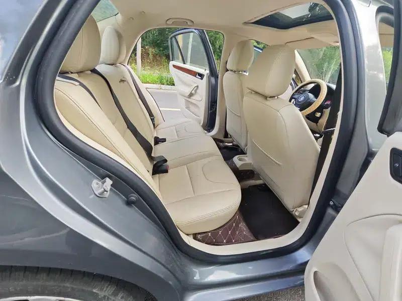 2011 Volkswagen Bora 1.6L Manual Fashion Edition — миниатюра 10